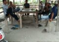 Pererat Silaturahmi, Babinsa Desa Bulu Cina Komsos Sambil Ngopi Bareng Warga