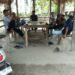 Pererat Silaturahmi, Babinsa Desa Bulu Cina Komsos Sambil Ngopi Bareng Warga
