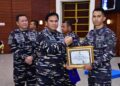 KASAL ANUGERAHKAN PENGHARGAAN TERTINGGI KEPADA SATGAS PAMTAS RI–PNG MOBILE YONIF 4 MARINIR “GOBANG V” DAN YONIF 10 MARINIR “GOBANG IV” ATAS PRESTASI GEMILANG DI PAPUA