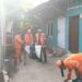 Bersama Komduk ,Babinsa Koramil 01/Koja ‘Memburu Sampah’,Menyusuri Jalan dan Lorong di Wilayah Kel. Semper Timur