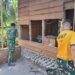 Penuh Semangat dan Manunggal Bersama Rakyat, Satgas TMMD Ke-128 Gotong Royong Lanjutkan Pembangunan RTLH