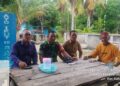 Tangkal Berita Hoaks, Babinsa Pulau Medang Serda Erwin Simarmata Edukasi Warga Agar Bijak Menggunakan Medsos