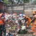 Bersama Komduk,Babinsa Koramil 06/KG Sapu Bersih Sampah di TPS Sementara Rawa Sengon