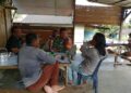 Babinsa dan Warga Prongil Julu Duduk Semeja, Bahas Cuaca Ekstrem hingga Keamanan Lingkungan
