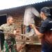 Satgas Lanjutkan Pembangunan MCK Surau Borak