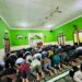 Sujud di Pesisir Rawa: Ketika Seragam Merunduk Khusyuk Memohon Kelancaran TMMD 128