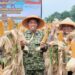 Dandim 0510/Trs Panen Raya Jagung Kuartal II Bersama Kasdam Jaya
