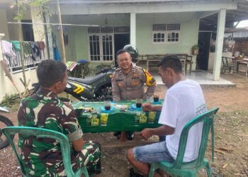 Babinsa Koramil 14/Panongan Gelar Komsos, Ajak Warga Jaga Kebersihan dan Keamanan Lingkungan