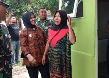 Dipelukan Wabup Langkat,Ibu Rida Menangis ,Rumahya Direhab Satgas TMMD 128 Langkat