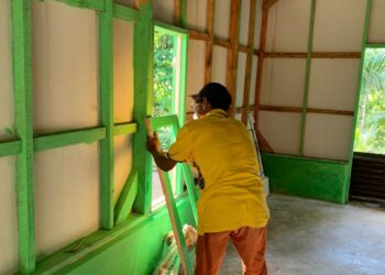 Satgas Kebut Pembangunan RTLH Milik Ibu Ubek, Memasuki Tahap Pemasangan Jendela dan Pintu Rumah