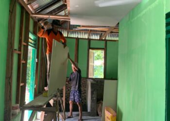 Satgas TMMD bersama Warga Percepat Pembangunan RTLH Milik Bapak Fakhrizal