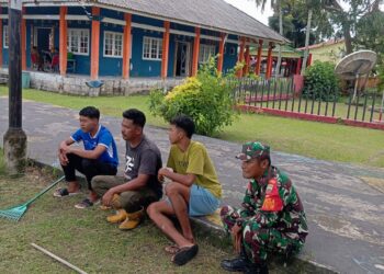 Wujud Kepedulian TNI, Babinsa Desa Laboh Ajak Warga Tingkatkan Kewaspadaan Bencana