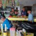Babinsa Serda Eman Bangun Kesadaran Warga Tentang Kebersihan Menghadapi Musim Penghujan dan Ancaman DBD