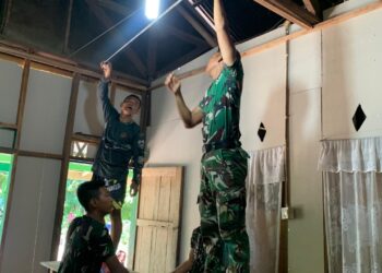 Berjibaku ,Satgas TMMD Kebut Pembangunan RTLH Ibu Leni Marlina
