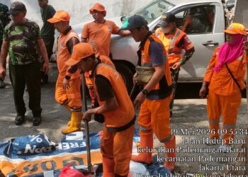 Satgas Sampah Kodim 0502/JU Aksi Bersih-bersih di Wilayah Koramil 02/Penjaringan