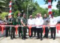 Wujud Nyata “TNI AD Hadir untuk Rakyat”, Pangdam XIII/Merdeka Resmikan Jembatan Garuda di Desa Ulapato B