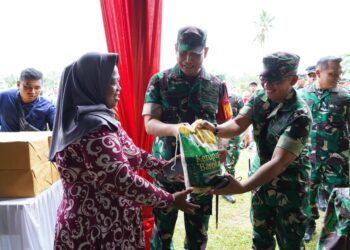 TMMD 128 Langkat,Pangdam Mayjen TNI Hendy Antariksa Bagi-bagi Rezeki Dengan Ratusan Masyarakat