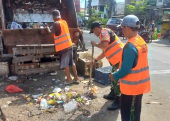 Tumbuhkan Kesadaran Masyarakat Akan Peduli Lingkungan,Satgas Grebek Sampah Kodim 0502/JU Kembali Beraksi