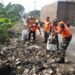 Satgas Sampah Kodim 0510/Tigaraksa Lakukan Pembersihan Selokan, Cegah Banjir