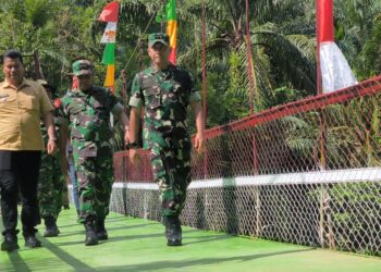 Kasdim 0209/Labuhanbatu Dampingi Tim Itjenad Tinjau Pembangunan Jembatan Garuda di Sungai Kanan
