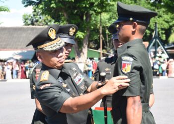 Tutup Dikmata TNI AD Gelombang I TA 2026, Pangdam XIII/Merdeka Lantik 354 Jadi Prajurit Muda di Secata Bitung