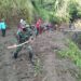 Longsor dan Banjir Terjang Balong, TNI-Polri dan Warga Bangun Jembatan Darurat