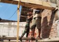 Babinsa dan Warga Kompak Bangun Rumah Budi, Semangat Gotong Royong Jadi Kekuatan