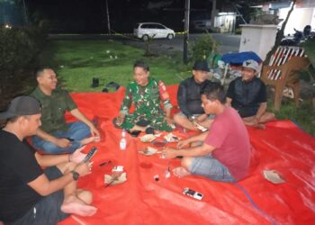 Komsos,Babinsa Koramil 04/Cikupa Ajak Warga Tingkatkan Keamanan Lingkungan