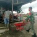 Babinsa Koramil 0201-12/HP Serka Surianto Tumbuhkan Rasa Kebersamaan Dengan Gotong Royong
