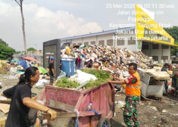 TPS Sementara Danau Cincun Jadi Sasaran Aksi Bersih-bersih Satgas Sampah Kodim 0502/JU