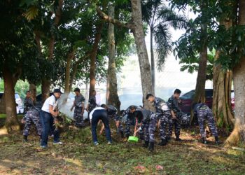 KOARMADA I GELAR BERSIH-BERSIH DILOKASI SHOLAT IDUL ADHA