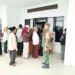 Pastikan Tepat Sasaran, Kopda M Adriyanto Babinsa Desa Taban Monitoring Pembagian Beras di Kantor Desa