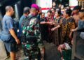 Berbagi Kebahagiaan Di Hari Raya, Yonif 5 Marinir Salurkan Daging Qurban Untuk Warga Sekitar