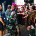 Berbagi Kebahagiaan Di Hari Raya, Yonif 5 Marinir Salurkan Daging Qurban Untuk Warga Sekitar