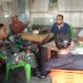 Babinsa Ciptakan Keakraban di Warung Kopi Bersama Warga Binaan