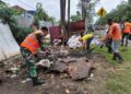 Satgas Sampah Kodim 0510/Tigaraksa Gerak Cepat Bersihkan Tumpukan Sampah di Desa Bojong