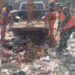 Semangat Kebersamaan Babinsa Koramil 05/Cilincing dan Komduk ,Bersihkan Sampah di Wilayah Jalan Tipar Cakung