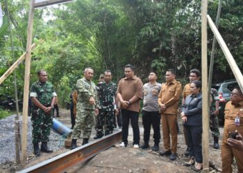 Dorong Akses dan Ekonomi Warga, Pangdam XIII/Merdeka Tinjau Pembangunan Jembatan Garuda di Mitra