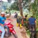 Cegah Penyakit Sejak Dini, Babinsa dan Masyarakat Bersihkan Drainase Desa