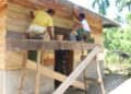 Satgas TMMD dan Warga Gotong Royong, Rumah Nek Nurhabibah Berangsur Layak Huni