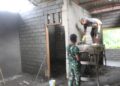 Rumah Nurhabibah Mulai Kokoh, Satgas TMMD Kebut Semenisasi Dinding
