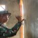 Pastikan Hunian Aman dan Terang, Satgas TMMD 128 Rampungkan Instalasi Listrik di Rumah Ibu Rugaiyah