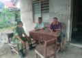 Babinsa Koramil Susoh Jalin Komsos dengan Warga Kepala Bandar