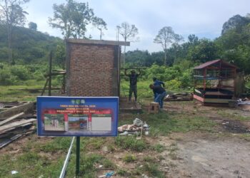 Kodim 0104/Atim : Wujud Nyata Kemanunggalan, Satgas TMMD dan Warga Alue Canang Bahu-Membahu Bangun MCK