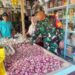 Jelang Iduladha, Babinsa Koramil 21/Madat Cek Ketersediaan dan Harga Sembako di Pasar Tradisional