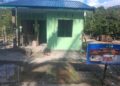 Wujudkan Hunian Layak, Satgas TMMD 128 Kodim 0104/Atim dan Warga Alue Canang Mulai Pasang Keramik