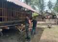 Dari Pekarangan Jadi Sumber Ekonomi: Babinsa Dampingi Peternak Domba Kuta Baro