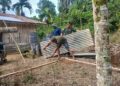 Wujud Kemanunggalan TNI-Rakyat, Babinsa Indra Makmur Gotong Royong Hajatan Warga