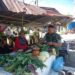 Ukur Stabilitas Produksi Pangan dan Ekonomi Warga, Babinsa Monitoring Harga Sayuran di Pasar Tradisional Susoh