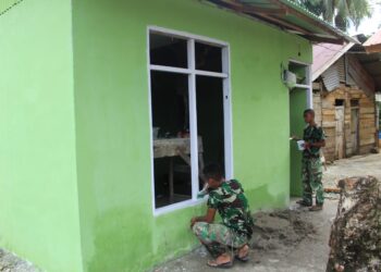Gotong Royong TNI dan Warga Sulap Rumah Nurhabibah Jadi Lebih Layak Huni